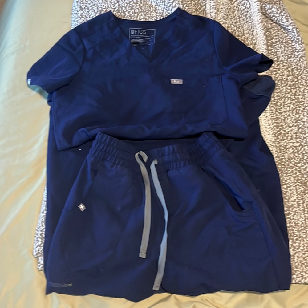 High waisted Figs joggers and top